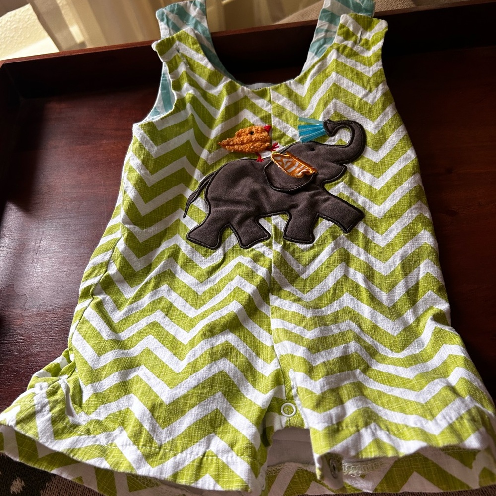 Green and White Chevron Baby Romper with Elephant Design 9-12M